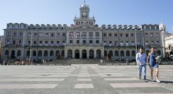 Solo uno de cada cuatro de los participantes abogaron por eliminar de Armas el Ayuntamiento. 