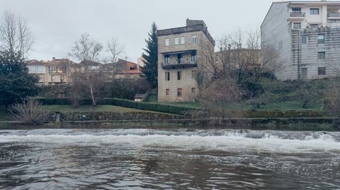 El r�o Arnoia sigue desbordado a su paso por Allariz.