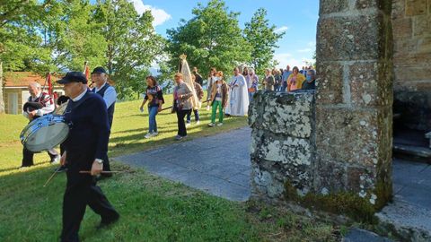 La imagen de la virgen fue trasladada en procesin del santuario a la iglesia parroquial