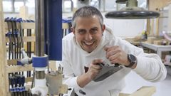 Rub&eacute;n Montero, retratado este lunes en el CIFP Ferrolterra, donde curs&oacute; el ciclo de Dese&ntilde;o e Amoblamento