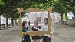 Alumnos del F&eacute;lix Muriel realizando una entrevista en el Campo de Arriba tras enmarcarlo