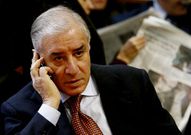 Dell?Utri habla por tel�fono durante el juicio.