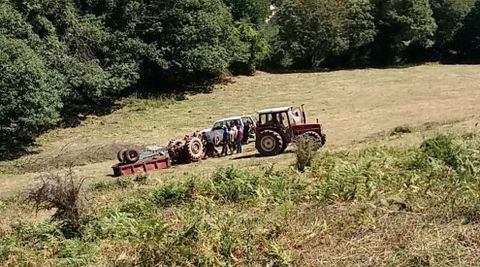 Un momento del rescate en Las Regueras
