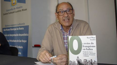 Manuel Monge presenta Os restos do franquismo en Galicia.