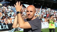 El entrenador del Celta Fortuna, Fredi �lvarez, durante la celebraci�n del triunfo ante el Europa en Bala�dos.