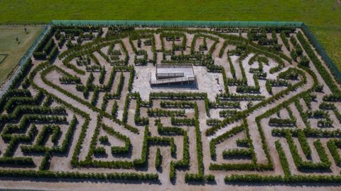 Laberinto del Parque Recretivo Costa Maria situado en Rinlo, a vista de dron