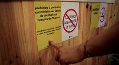 Carteles de prohibici�n que los hosteleros tienen que colocar en sus sus locales. 