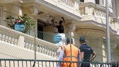 Investigadores en el lugar de la explosi�n.