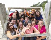 Los 18 j�venes que participan estos d�as en el campo de trabajo internacional Monte Branco. 