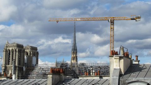 La catedral de Notre-Dame de Par&iacute;s durante su reparaci&oacute;n en el 2024, cinco a&ntilde;os despu&eacute;s del incendio que destruy&oacute; parcialmente el templo