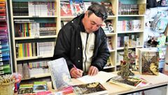 Jes�s Alfonso Parada Jato asina na librer�a Pelayo exemplares de �N�iades�, o seu anterior libro de poemas
