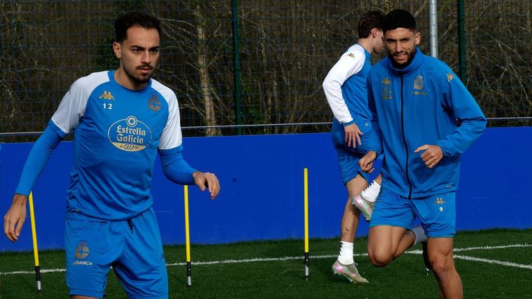 Quagliata y Eddahchouri, en un entrenamiento del Deportivo en Abegondo