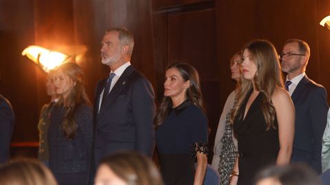 La Familia Real el Rey Felipe IV, la Reina Letizia, la Princesa Leonor presiden el XXXIII Concierto Premios Princesa de Asturias en el Auditorio Palacio de Congresos
