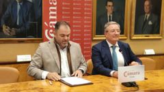 El director general de la Caja Rural de Asturias, Antonio Romero, junto al presidente de la C�mara de Comercio de Oviedo, Carlos Paniceres, en la sede de esta entidad.