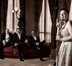 El grupo interpreta canciones como Blue moon o tangos.