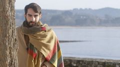 Pablo J. Ra�ales, junto al mar de Ares, uno de sus escenarios vitales m�s relevantes