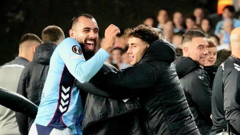 Jugadores del Celta, tras el trinfo ante el Niza en Bala�dos.