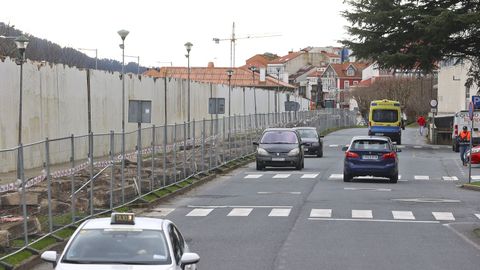 Vista del paseo de Irmandi�os y las obras sobre la muralla del Arsenal. 