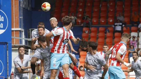 El partido de la primera vuelta entre el Lugo y el Avil&eacute;s, en la imagen, acab&oacute; sin goles.