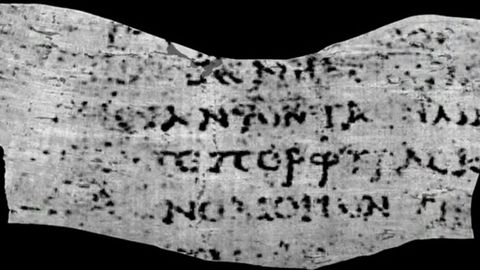 Los caracteres en el papiro carbonizado. 