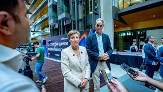 Elisa Aguilar, presidenta de la FEB, y Fernando Mart�n, presidente de la ACB, durante el acto de presentaci�n.