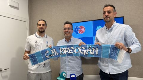 Francis Alonso, Manuel Garc&iacute;a y Salva Arco en la presentaci&oacute;n del convenio entre la cl&iacute;nica Garc&iacute;a Rielo y el R&iacute;o Breog&aacute;n