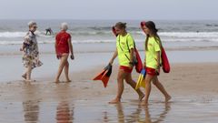 Los vigilantes seguir�n en las playas de Valdovi�o (en la imagen, A Frouxeira) hasta el d�a 10, y en las de Ferrol hasta el 24