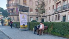 El concejal Rafael Martnez Cachafeiro, en la parada trasladada de A Ponte.