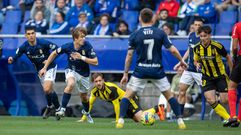 Yayo, en el centro, con Mangel a la izquierda y Viti a la derecha, durante el Oviedo-Zaragoza