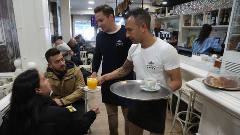 Cafetera Marte en Santiago en el primer da del fin de la obligatoriedad de la mascarilla en interiores