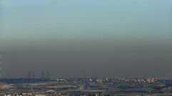 Vista de Madrid, este jueves, en la que se aprecia la contaminaci�n sobre la ciudad
