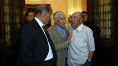 Arsenio, en Mar�a Pita. El exentrenador del D�por acompa�� en el 2003 a Luis Su�rez y a Rodrigo Vizoso, hist�ricos del conjunto coru��s, cuando el primero ley� el preg�n de las fiestas. 