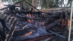 Arde el �nico astillero de ribera de A Mari�a