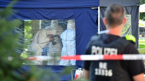 Los forenses examinaron el 23 de agosto el lugar donde fue asesinado a tiros Zelimjan Jangoshvili, de 40 a�os