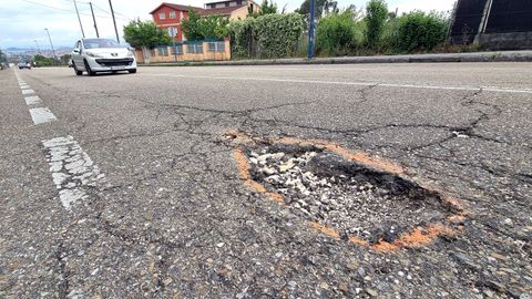 Un bache en la avenida de Madrid