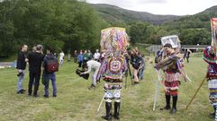 Los boteiros de Vilariño de Conso bailan al ritmo de Kepa Junkera