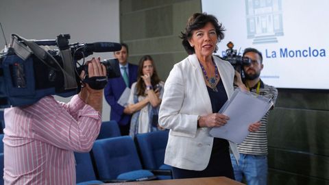 No obstaculizar la formaci�n del Gobierno. La ministra portavoz en funciones, Isabel Cela�, ha apelado reiteradamente a la �responsabilidad� de las fuerzas pol�ticas, en especial a Ciudadanos, para trabajar en favor de la �construcci�n� en vez de la �obstaculizaci�n� de un nuevo Gobierno, para el que, ha recalcado, no hay alternativa, salvo repetir las elecciones generales, algo que �nadie� desea