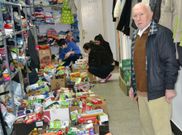 Canosa Marcote, con algunos de los alimentos reunidos. 
