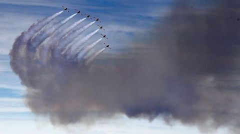 La patrulla PC 7 TEAM del Ejército Aire Suizo durante el Festival Aéreo de Gijón celebrado en las inmediaciones de la playa de San Lorenzo