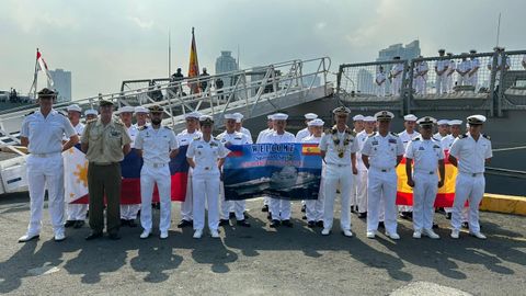 Recepción a la F-104 a su llegada a Manila (Filipinas).
