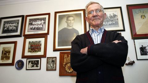 Eduardo Lis Pena, Cholo, presidente de honor del Pontevedra CF y capit�n del equipo del �Hai que roelo�, fallecido este domingo