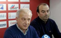 El todav�a presidente, en primer plano, sigue defendiendo la viabilidad del club .