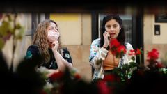  Dos mujeres en el mercado de El Font�n de Oviedo