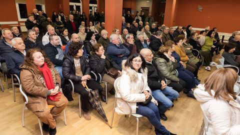 Imagen de archivo de la reuni�n que convoc� el Concello de Zas para abordar la situaci�n del centro de salud