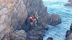 El hombre fue evacuado a una zona segura en tan solo unos veinte minutos a pesar de la dificultad del operativo.