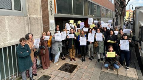 Trabajadores se manifiestan frente a los juzgados de Avilés