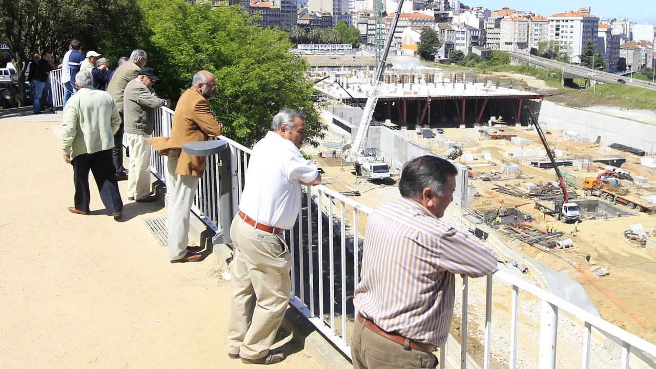 Las pensiones y las prestaciones públicas son la principal fuente de ingresos en casi un centenar de concellos