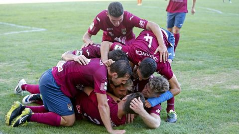 El Pontevedra CF vence al Racing de Ferrol