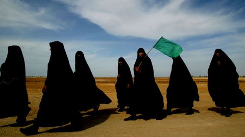 Mujeres chi�tas iraqu�es se dirigen a la ciudad de Najaf