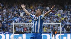 Celebraci�n de Lucas P�rez despu�s de anotar el gol del ascenso del Deportivo a segunda divisi�n.